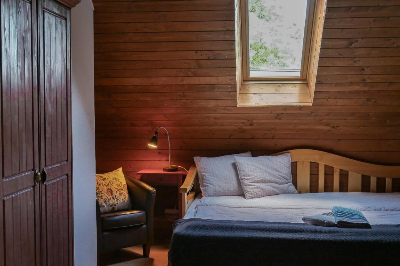 Rose Hip Hill Farm Bed and Breakfast Valea Tirnei Exteriör bild