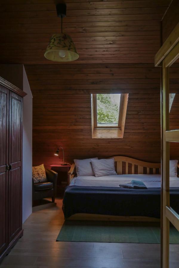 Rose Hip Hill Farm Bed and Breakfast Valea Tirnei Exteriör bild