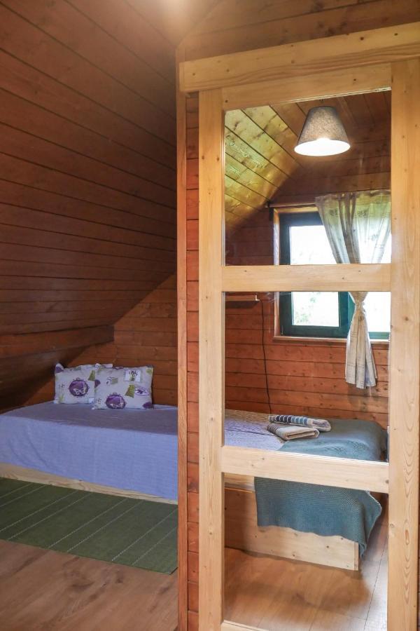 Rose Hip Hill Farm Bed and Breakfast Valea Tirnei Exteriör bild