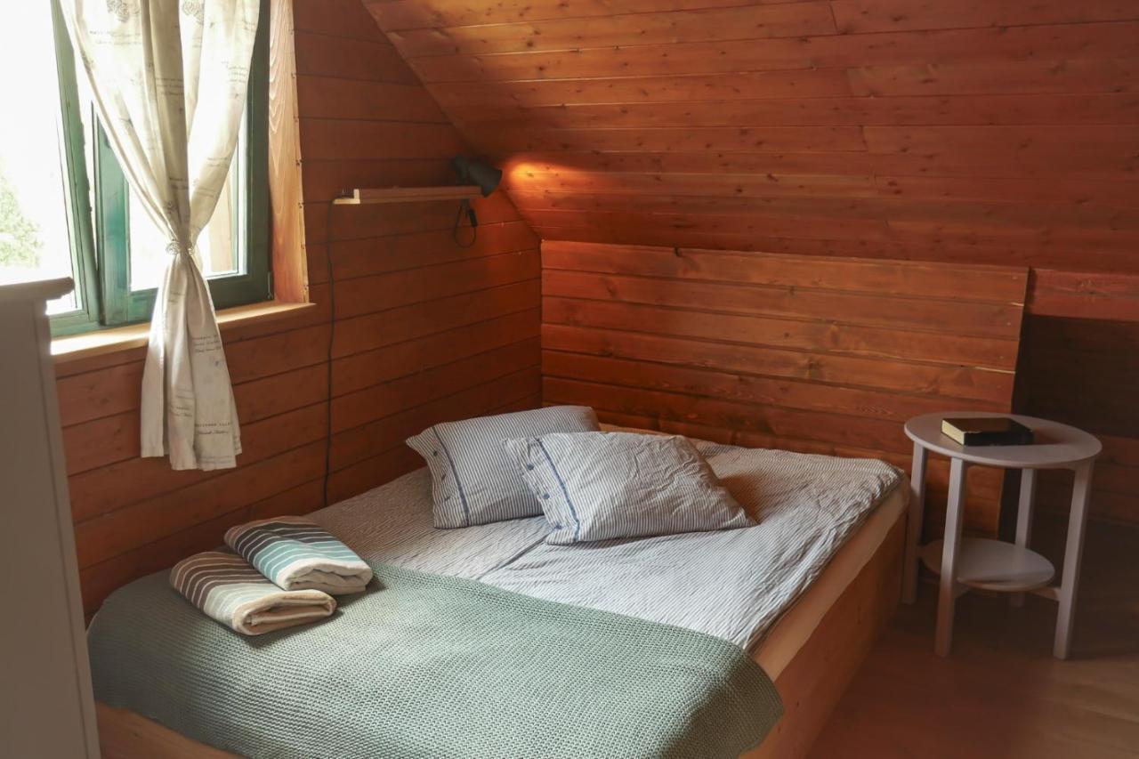 Rose Hip Hill Farm Bed and Breakfast Valea Tirnei Exteriör bild